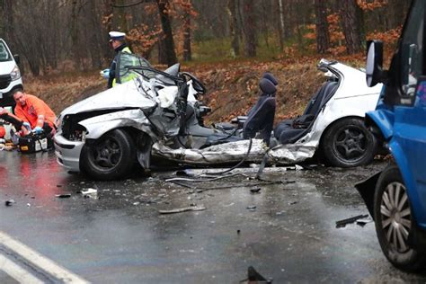 Tragiczny wypadek w Stalowej Woli Nie żyje 20 letni kierowca bmw