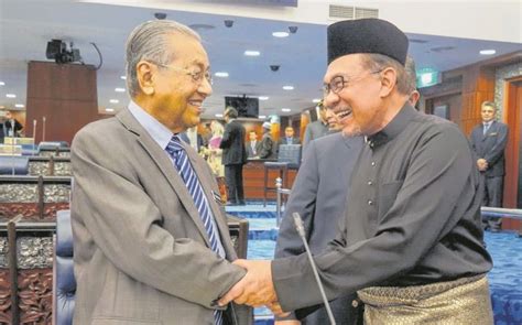 Tun Mahathir Lihat Orang Melayu Jadi Miskin Selepas Letak Jawatan