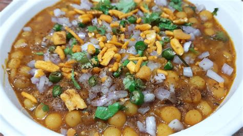 Ghugni Recipe Bengali Style Bengali Snack Of Curried Yellow Peas