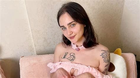 YANKS geiles mädchen kriegt es tief in den hals und fickt ihre muschi mit dildo xHamster
