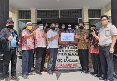 Peduli Dampak Covid Pt Nwr Distribusikan Ton Beras Untuk Warga