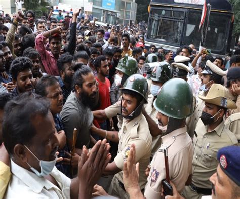 Puneeth Rajkumar Last Rites Sea Of Fans Engulf Kanteerava Stadium To