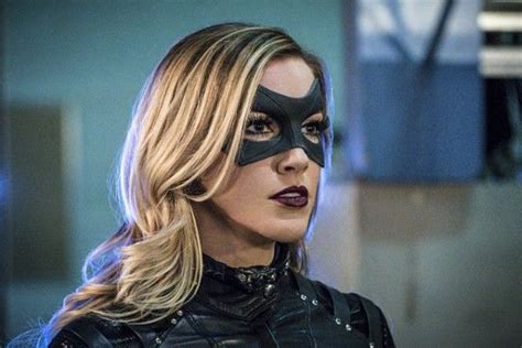 Arrow Katie Cassidy Joins The Flash Legends In New Deal