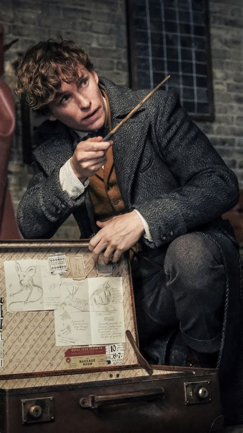 750x1334 Eddie Redmayne As Newt Scamander In Fantastic Beasts The ...