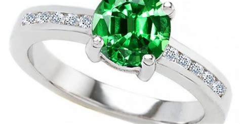 30 Fascinating And Dazzling Green Diamond Rings