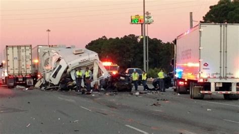 3 Killed In Crashes That Block I 95 North In Georgia