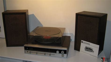 Vintage Lloyds Amfm And Turntable With Cover Model D850 Photo