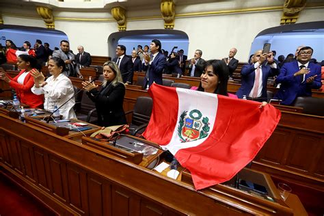 El Congreso De Perú Destituye A Castillo Por Permanente Incapacidad