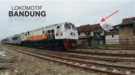 LOKOMOTIF CC 206 HUNTING KERETA API SORE DI BANDUNG SAMBIL JALAN