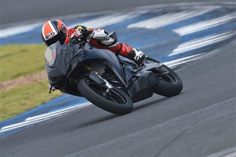 The Worlds First Test Of The 2017 Honda Cbr250rr Race Machine By Astra