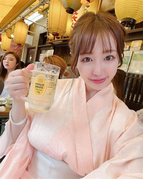 愛場れいらさんのインスタグラム写真 愛場れいらinstagram 「今日もお疲れ様 ウイスキー🥃はお好きでしょ？🎐 みんなはビール派🍺？ ウイスキー派？🥃 コメント欄で教えて