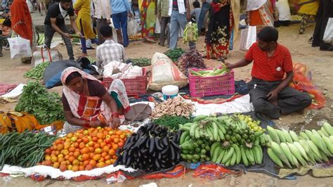 सब्जियों के दामों ने बिगाड़ा किचन के जायके का स्वाद बाजार में उंची