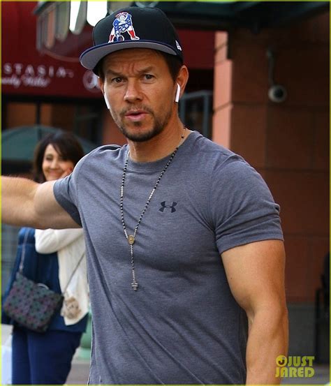 Photo Mark Wahlberg Shares His Super Bowl Predictions Photo