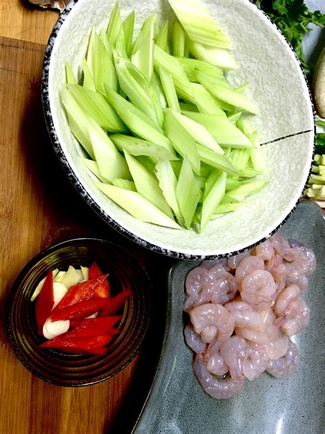 西芹炒虾仁怎么做西芹炒虾仁的做法豆果美食