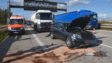 Walldorf Unfall Mit Vier Fahrzeugen Auf A Mehrere Kilometer Stau