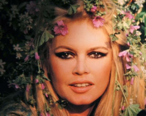 Brigitte Bardot | Brigitte bardot, Bardot, Flowers in hair