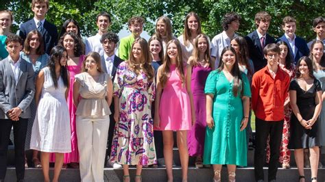 Leonor Y Sof A Reciben En Zarzuela A Los Estudiantes De Su Internado De