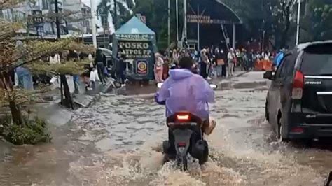 Diguyur Hujan Sejak Siang Berikut Ini Sejumlah Ruas Jalan Di Jakarta