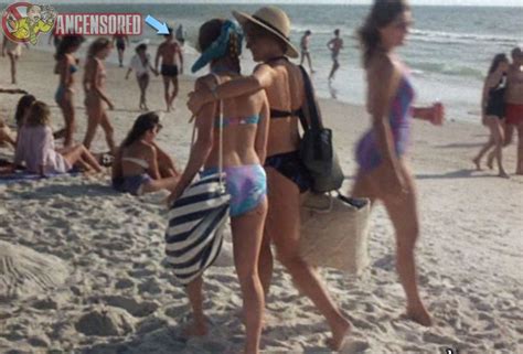 Naked Kerri Green In Summer Rental