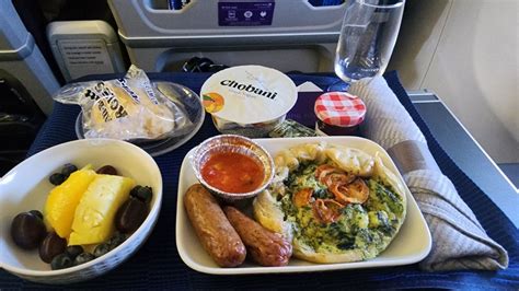 Flying in Style: United Airlines Hawaii Premium Economy Review - Beat ...