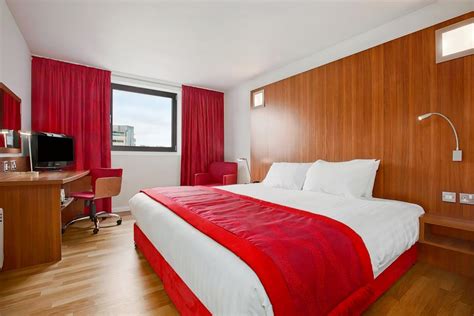 Ramada Encore Newcastle Gateshead Tyne And Wear Hotel During The Day
