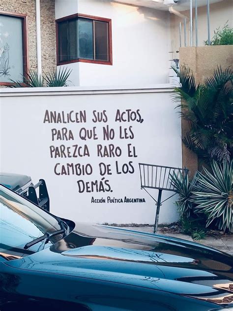 A Sign On The Side Of A Building That Says Analicen Sus Actos Para Que