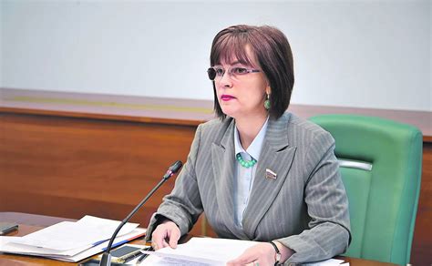 Елена Попова