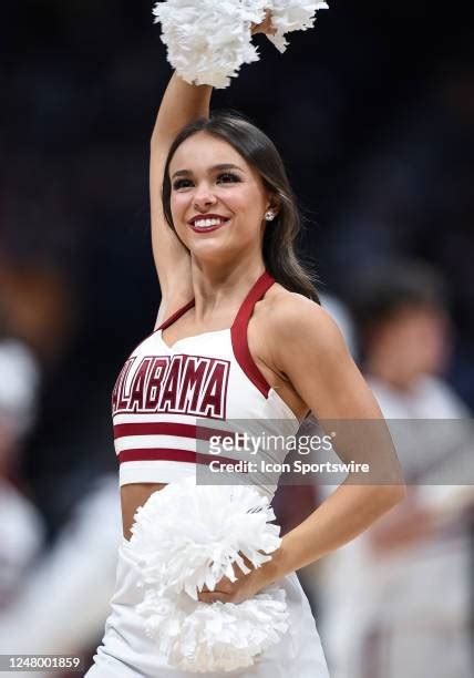 1,040 Alabama Crimson Tide Cheerleaders Stock Photos, High-Res Pictures ...