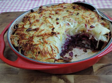 Rode Kool Ovenschotel Met Appel Gehakt En Gegratineerd Met Verse