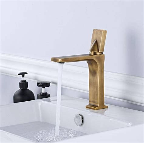 Luxury Bathroom Faucet Black Chrome Single Handle Mixer Taps Hot Cold Water Mixer Basin Bathroom