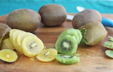 How To Peel Kiwi Fruit Jeanettes Healthy Living