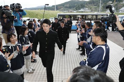 [写真] 24ページ目 《契約更改で大モメ中》ロッテ・佐々木朗希（22）がプロ野球選手会を脱退していた！《関係者は「若手で加入していないのは彼