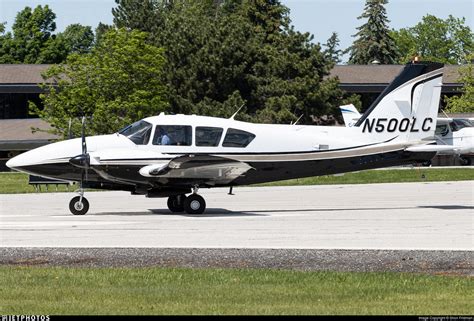 N500LC Piper PA 23 250 Aztec Private Shon Fridman JetPhotos