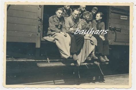 FOTO SOLDATEN AUF Transport Zur Front Eisenbahn Wehrmacht 2 WK H759