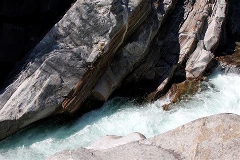 Verzasca Bergbach Bach Fluss Creek River Zwischen L Av Flickr