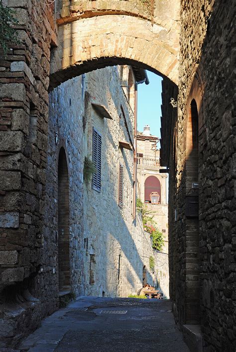 An Alley Between Buildings San License Image Lookphotos