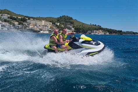 Location De Jet Skis Dans La Baie D Alcudia Majorque Hellotickets