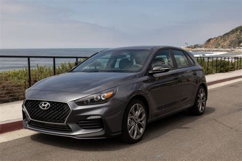 Hyundai Elantra Specs Price Mpg Reviews Cars