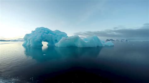 Watch The First Ever Video Of A Trillion Ton Iceberg That Broke Off