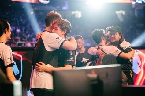 Видео эмоции Team Liquid и Team Secret после матча за выход в гранд