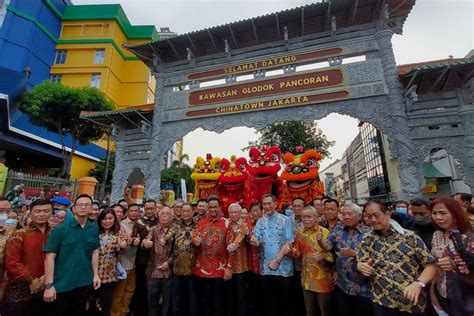 Foto Anies Resmikan Gapura Chinatown Di Glodok Bangunan Lama