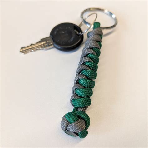 Snake Knot Keychain | Paracord projects diy, Snake knot, Knot keychain