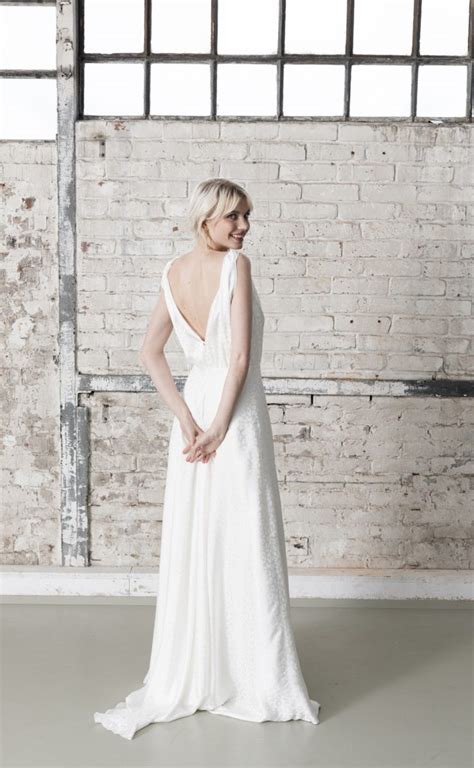 Modernes Brautkleid feminin elegant lässig Hochzeitskleider aus