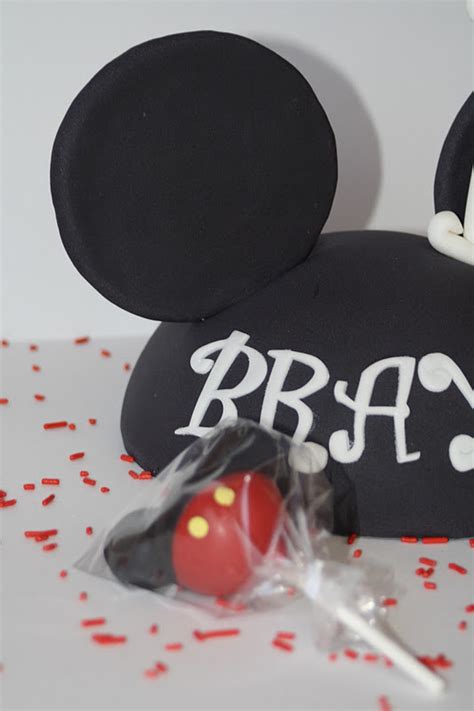 Natalie's Cake Pops: Mickey Mouse Cake Pops