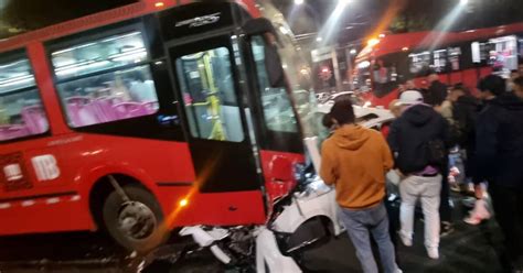 Fuerte Choque Entre Auto Y Unidad Del Metrob S Deja Un Muerto