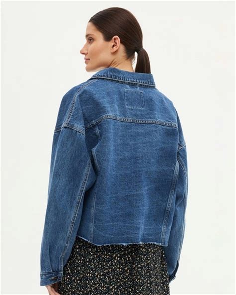 Джинсовка укороченная купить в магазинах Maker. Российские дизайнеры