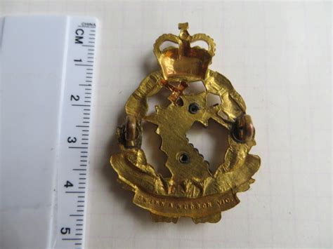 Australia Royal Australian Army Dental Corps Cap Badge Swann And Hudson