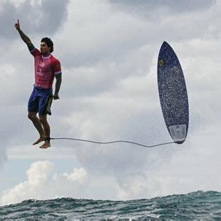 Paris Watch The Moment Behind The Incredible Surfing Viral Image