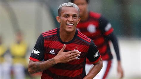 Así juega Wesley la joya del Flamengo que el Barça desea