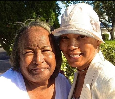 Angela Bassett And Her Beautiful Mother Like Mother Like Daughter